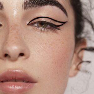 Extensiones de Pestañas Color Marrón Eye Liner - Maluhia SPA